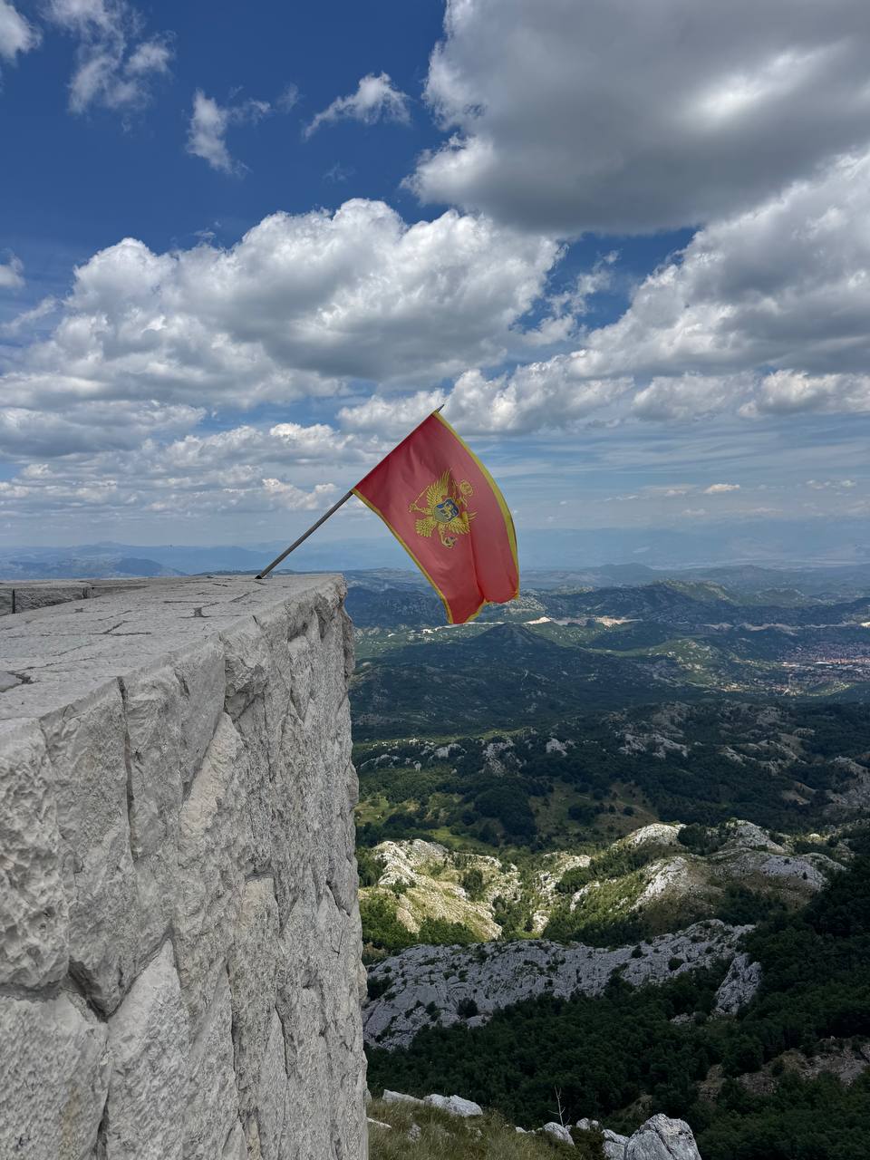 Ловчен, Липська печера та Цетинє
